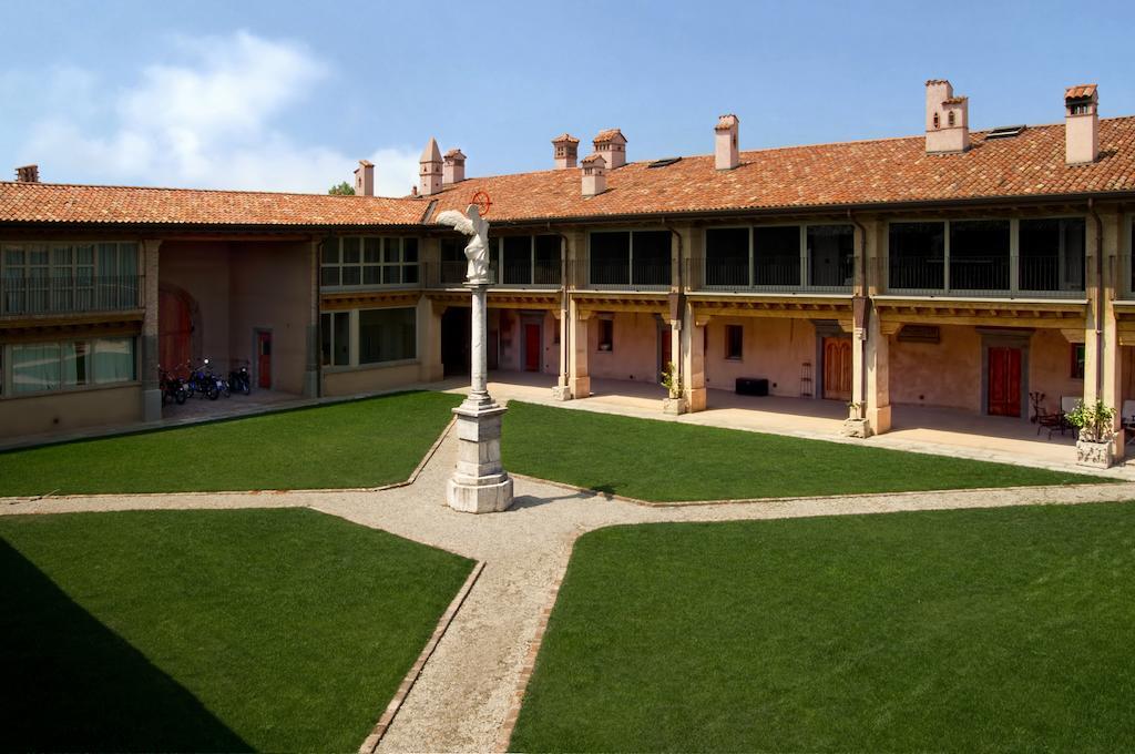 Corte Breda, Agriturismo Bed&Breakfast Chiari Exterior photo
