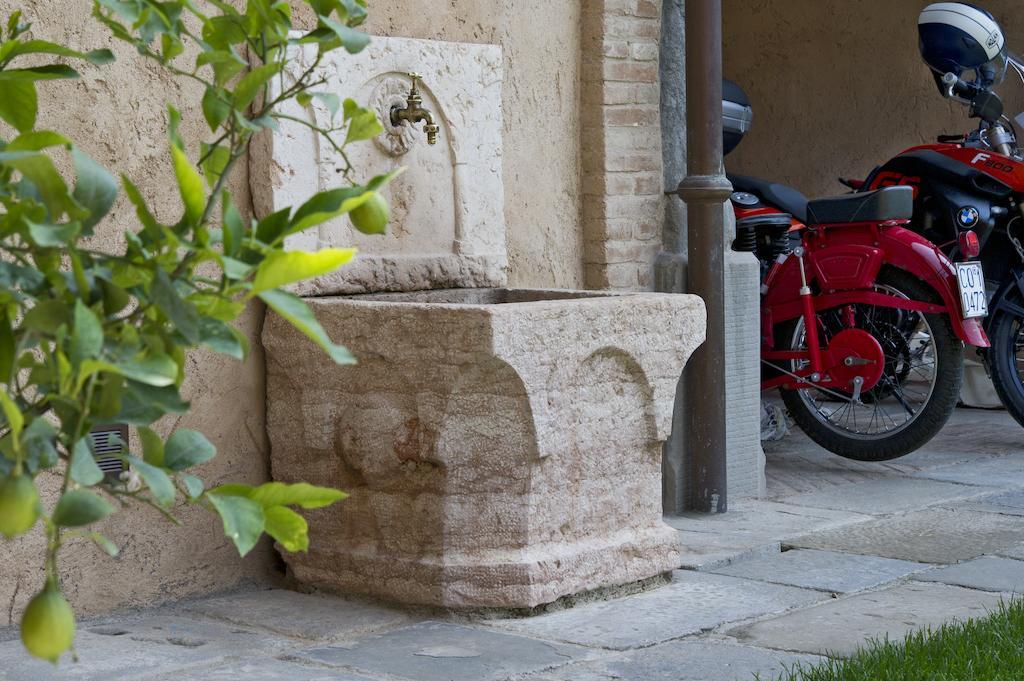 Corte Breda, Agriturismo Bed&Breakfast Chiari Exterior photo