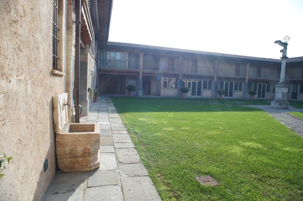 Corte Breda, Agriturismo Bed&Breakfast Chiari Exterior photo