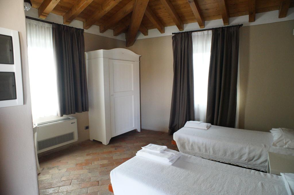 Corte Breda, Agriturismo Bed&Breakfast Chiari Exterior photo